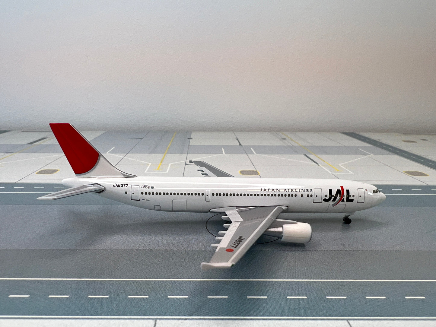 JAL Japan Airlines Airbus A300 pre-owned