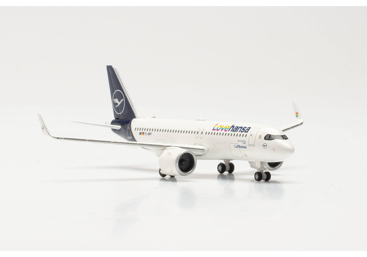 Lufthansa Airbus A320neo "Lovehansa"