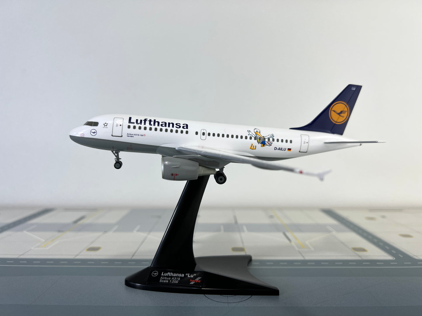 Lufthansa Airbus A319 Pre-owned