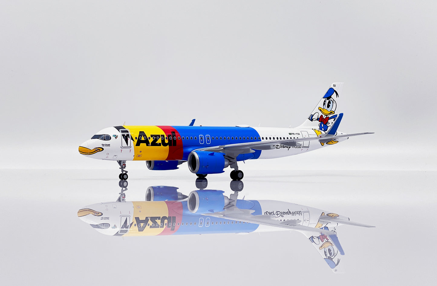 Azul Airbus A320neo "Pato Donald"