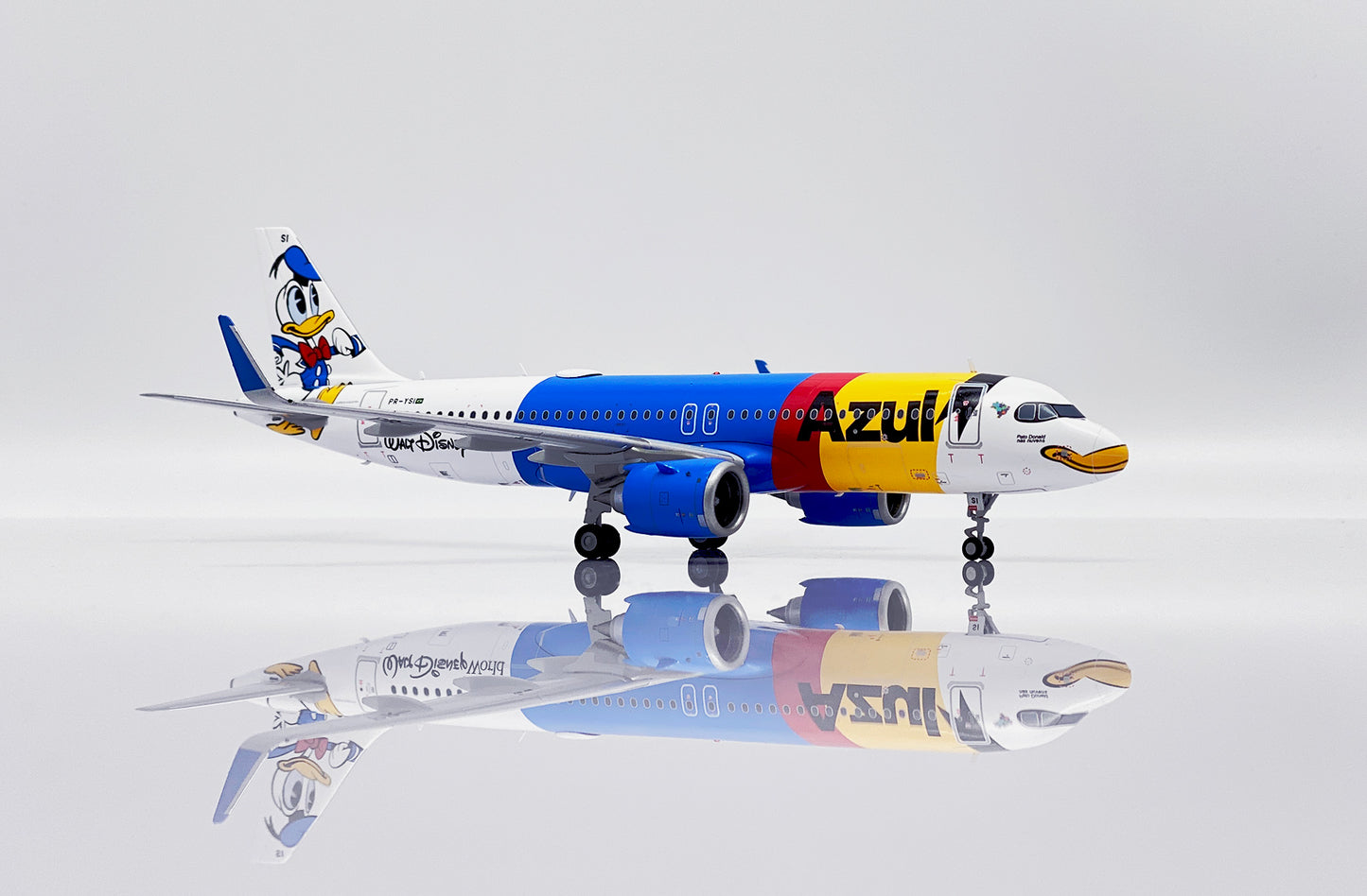 Azul Airbus A320neo "Pato Donald"