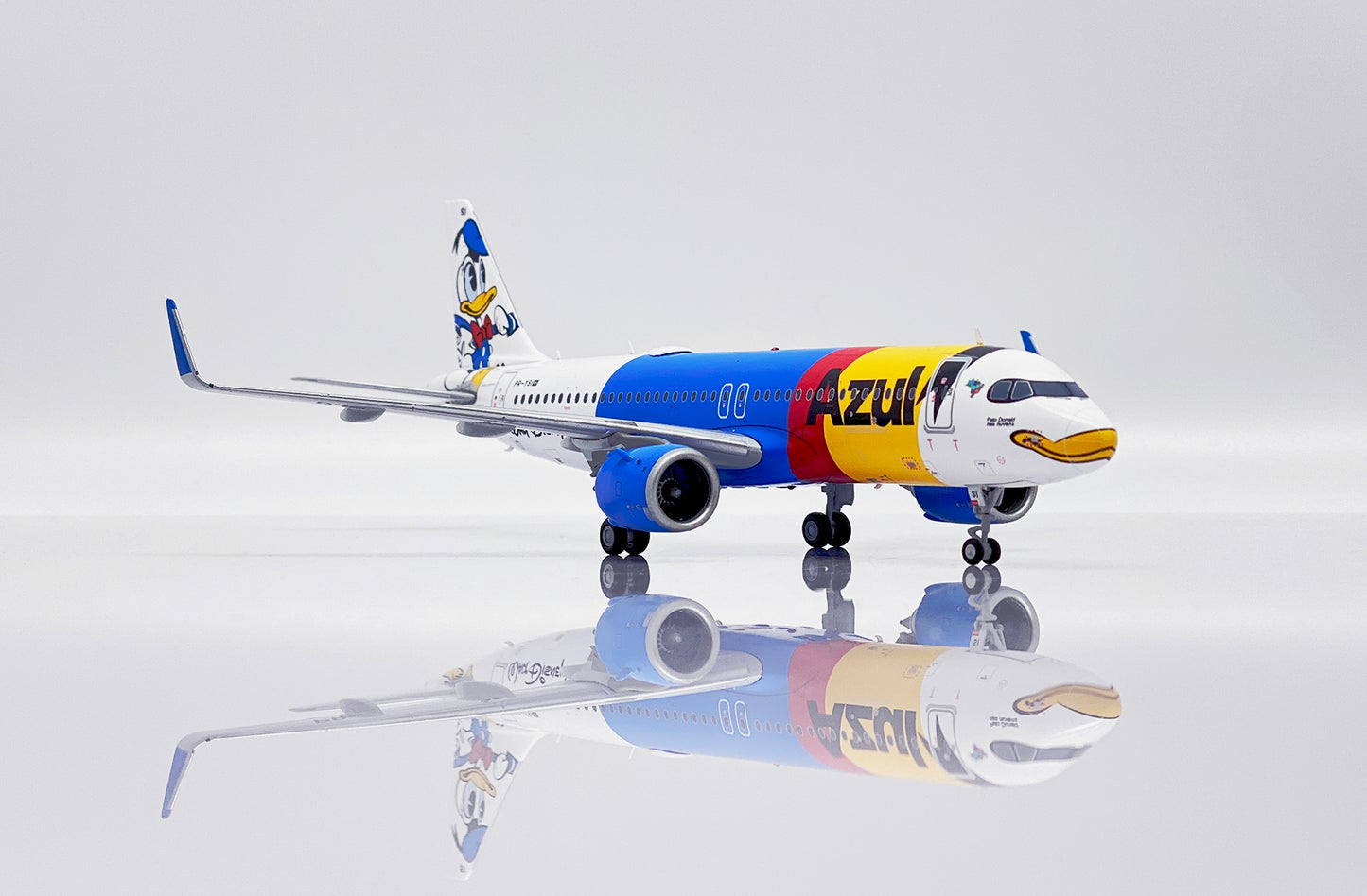 Azul Airbus A320neo "Pato Donald"