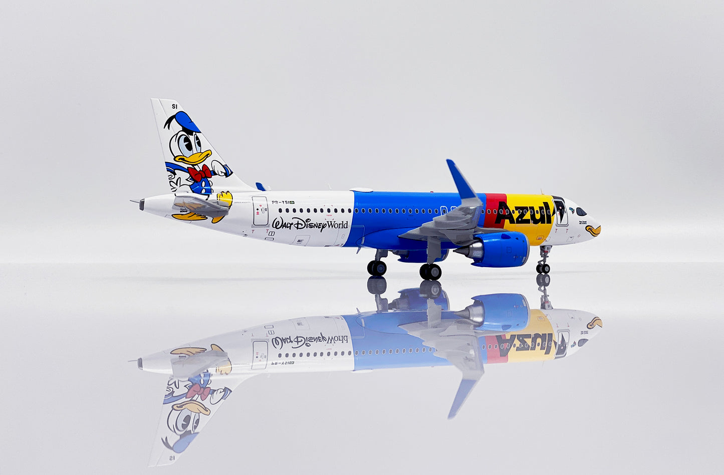 Azul Airbus A320neo "Pato Donald"